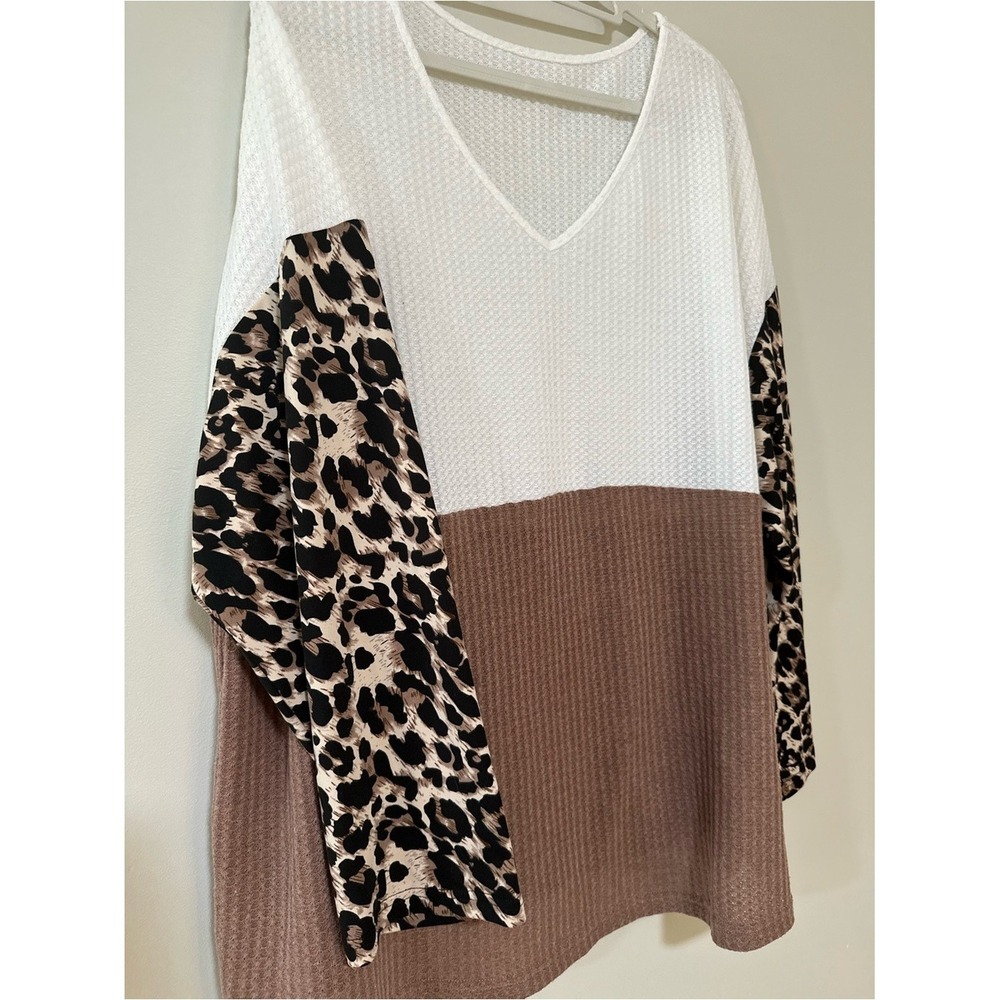 Boho Leopard SHEIN V-Neck Top 2XL White Brown Colorblock Waffle Knit - Picture 3 of 4